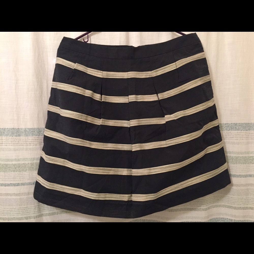 Charcoal gray and white striped Loft skirt
